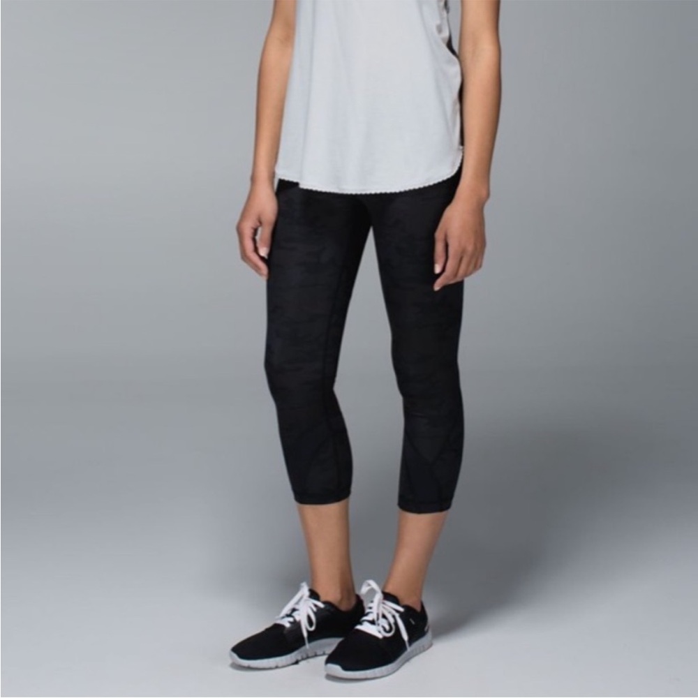 Lululemon Run: Inspire Crop II *All Luxtreme (Print)